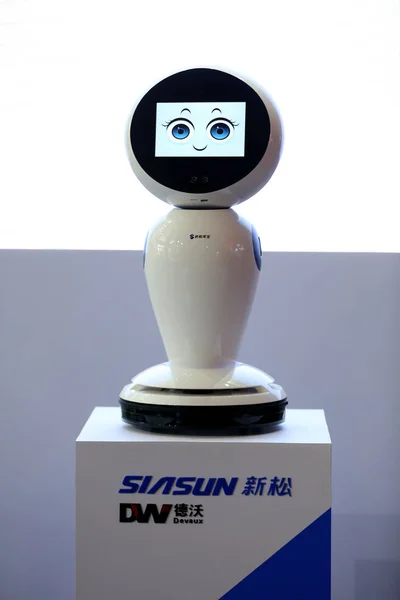 Siasun의 로봇이 중국의 랴오닝 디스플레이에 있으며 2017 — 스톡 사진