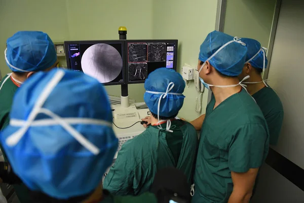 Den Kirurgiska Roboten Tinavi Eller Tianji Kinesiska Utför Ortopedisk Operation — Stockfoto