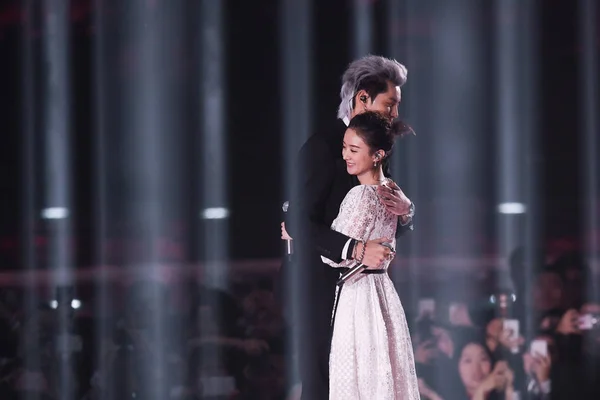 Chinese Singer Actor Kris Yifan Hugs Chinese Actress Zanilia Zhao — Stock Photo, Image