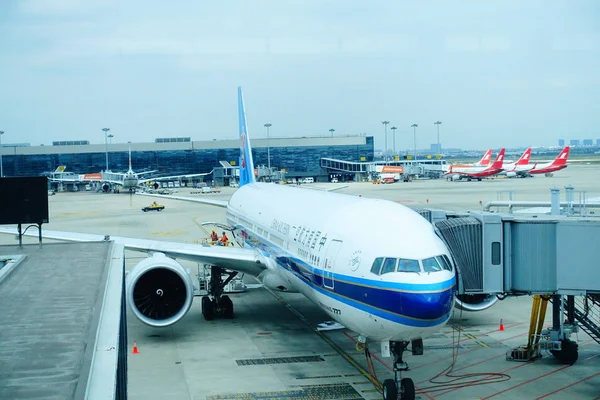Avión Reacción China Southern Airlines Fotografiado Aeropuerto Internacional Shanghai Pudong — Foto de Stock