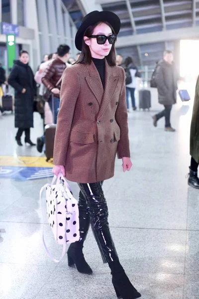 中国歌手 女演员维多利亚 宋或宋谦于2017年12月5日抵达北京首都国际机场 — 图库照片