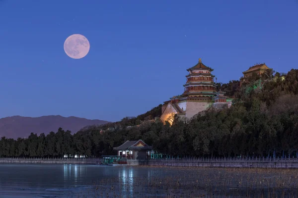 Uma Superlua Vista Céu Noturno Sobre Pequim China Dezembro 2017 — Fotografia de Stock