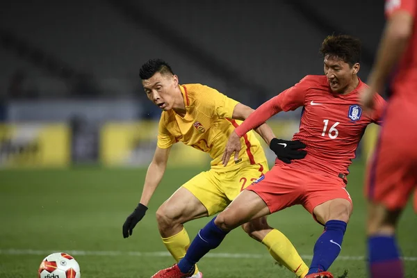 Dabao Left China Challenges Jung Wooyoung South Korea Eaff Football — Stock Photo, Image