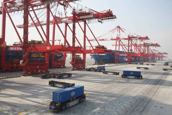 Veículos Guiados Automatizados Agvs Grupo Portuário Internacional Xangai Sipg Transportam — Fotografia de Stock