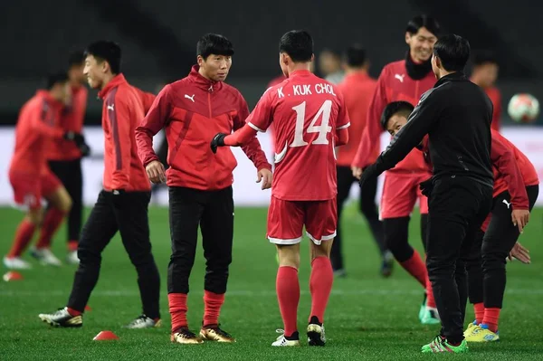 Pemain Dari Tim Nasional Sepak Bola Korea Utara Mengambil Bagian — Stok Foto