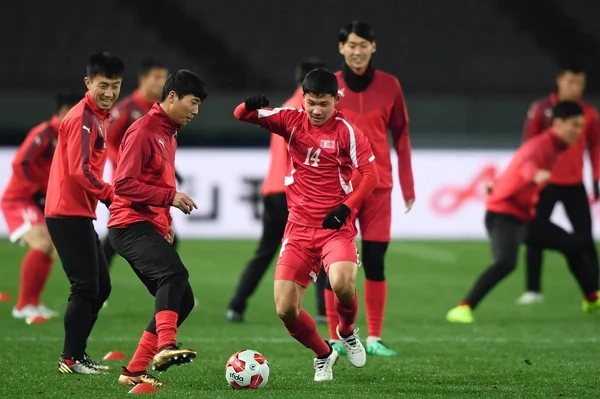 Παίκτες Της Βορείου Κορέας Εθνική Ομάδα Ποδοσφαίρου Συμμετέχουν Μια Συνεδρία — Φωτογραφία Αρχείου