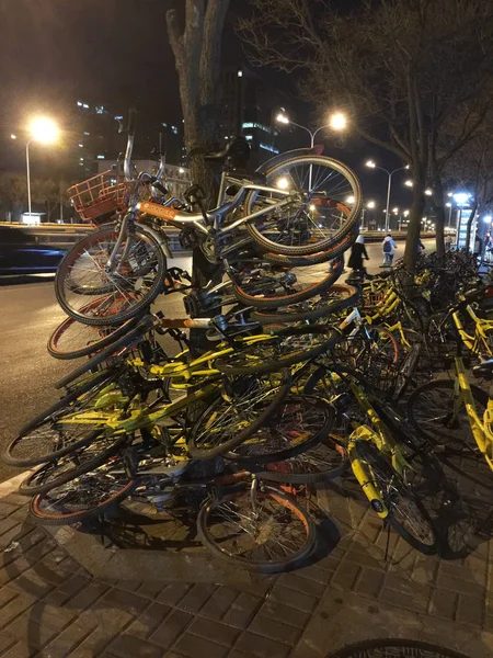 Fietsen Van Chinese Fiets Sharing Diensten Mobike Ofo Zijn Opgestapeld — Stockfoto