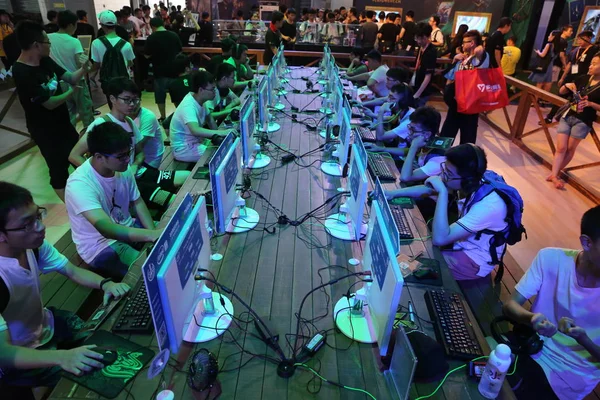 Игроки Играют Онлайн Игры Время China Digital Entertainment Expo Известной — стоковое фото