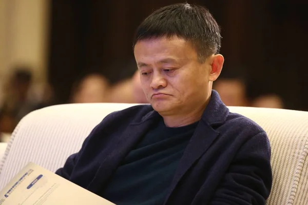 Джек Юнь Председатель Китайского Гиганта Электронной Коммерции Alibaba Group Слушает — стоковое фото