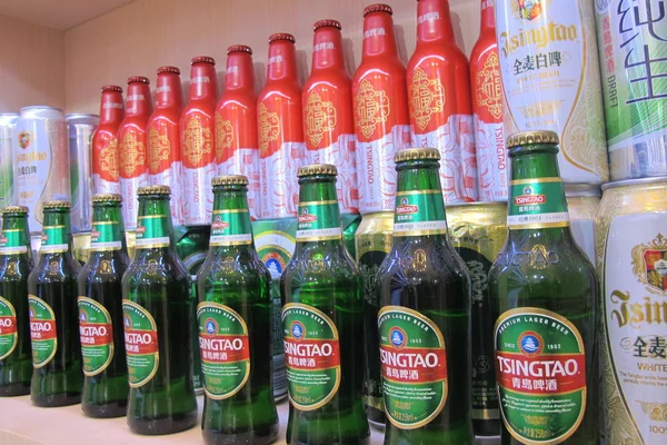 Bottiglie Birra Tsingtao Del Birrificio Tsingtao Sono Mostra Presso China — Foto Stock