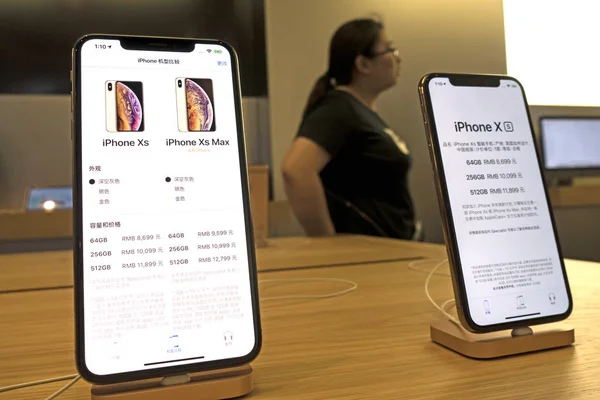 Los Teléfonos Inteligentes Iphone Iphone Max Apple Muestran Apple Store — Foto de Stock