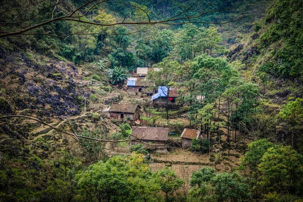 Een Overzicht Van Cliff Dorp Tussen Bergen Nongli Dorp Bansheng — Stockfoto