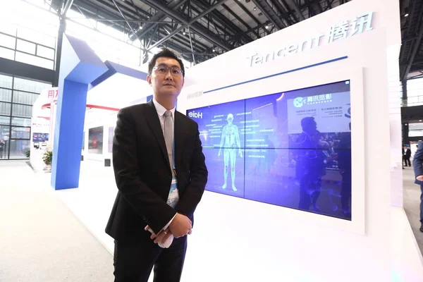 Pony Huateng Presidente Ceo Tencent Holdings Ltd Posa Para Fotos — Fotografia de Stock