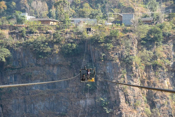 Los Residentes Chinos Locales Usan Teleférico Aéreo Para Dar Paseo —  Fotos de Stock