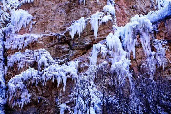 Paisaje Una Cascada Hielo Artificial Área Escénica Shenquan Gorge Distrito — Foto de Stock