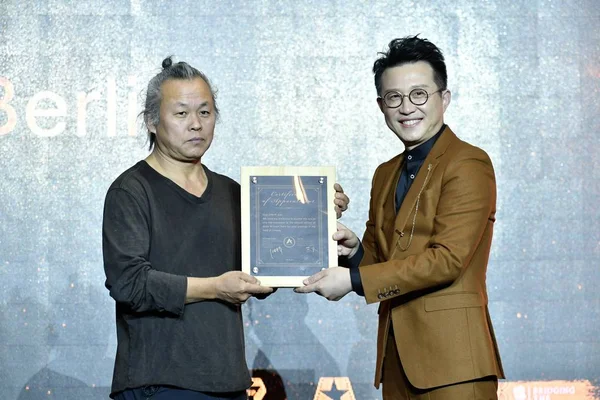 Director Cine Surcoreano Profesor Kim Duk Izquierda Asiste Evento Estreno — Foto de Stock