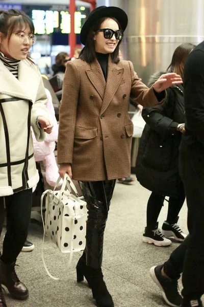 Chinese Singer Actress Victoria Song Song Qian Arrives Beijing Capital — Stock Photo, Image