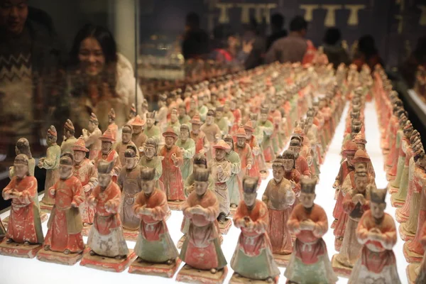 300 Figurines Poterie Déterrées Tombes Datant Dynastie Ming Exposées Dans — Photo