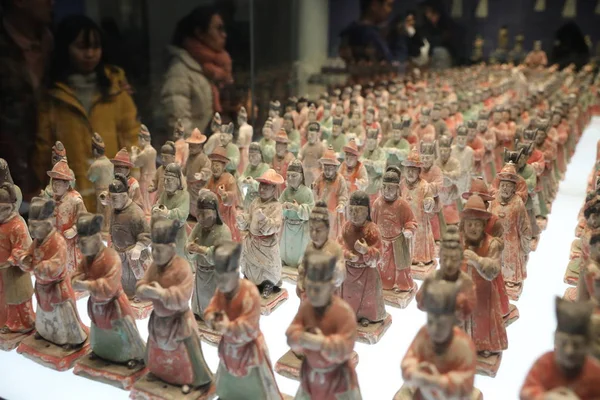 300 Figurines Poterie Déterrées Tombes Datant Dynastie Ming Exposées Dans — Photo