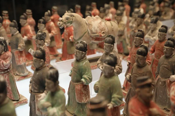 300 Figurines Poterie Déterrées Tombes Datant Dynastie Ming Exposées Dans — Photo