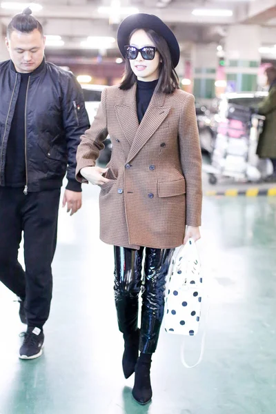 Kínai Énekes Színésznő Victoria Dal Vagy Dal Qian Megérkezik Beijing — Stock Fotó