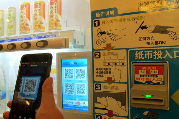 Customer Scans Code Mobile Payment Service Alipay Alibaba Group His — Stock Photo, Image