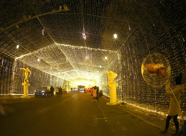 Visitors Pose Photos 500 Meter Long Tunnel Decorated Thousands Illuminated — Stock Photo, Image