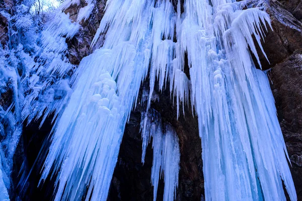 Paisaje Una Cascada Hielo Artificial Área Escénica Shenquan Gorge Distrito — Foto de Stock