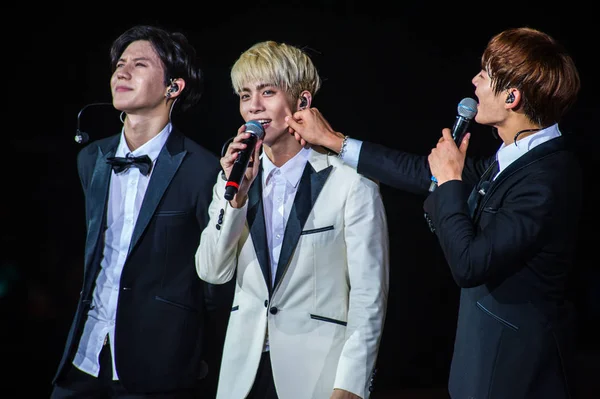 韓国歌手キム ジョンヒョン センター として知られる 韓国少年グループ Shinee の他のメンバーは 2014 シャイニー世界 Iii — ストック写真