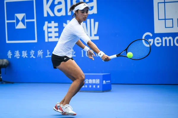 Wang Qiang Chin Zwraca Strzał Alison Riske Stanów Zjednoczonych Ich — Zdjęcie stockowe