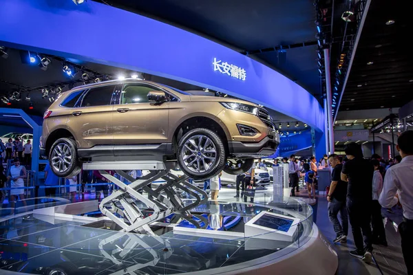 Visitantes Olham Para Carro Stand Chang Ford Durante 15Th China — Fotografia de Stock