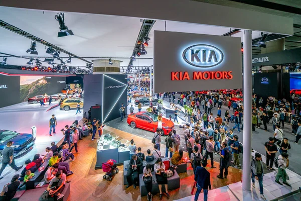 Visitantes Lotam Estande Kia Durante 15Th China Guangzhou International Automobile — Fotografia de Stock