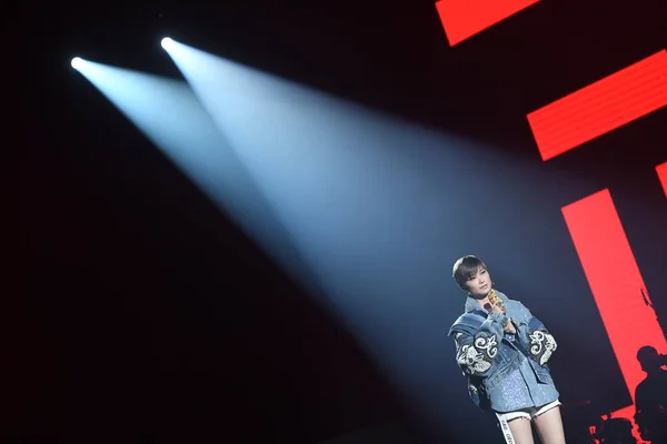 Китайская Певица Юйчунь Крис Выступает Концерте Выпустить Свой Новый Альбом — стоковое фото