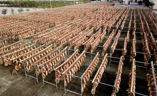 Çinli Işçiye Zhejiang Laotang Ham Gıda Ltd Bir Fabrikada Huayuan — Stok fotoğraf