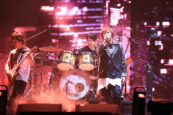 Μέλη Της Ταϊβάν Ροκ Μπάντα Πρωτομαγιά Εκτελέσει Στη Συναυλία 2017 — Φωτογραφία Αρχείου