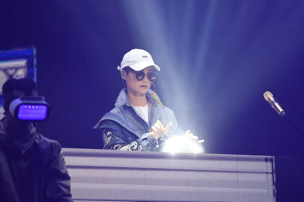 Čínská Zpěvačka Yuchun Nebo Chris Lee Provádí Koncertě Uvolnit Její — Stock fotografie