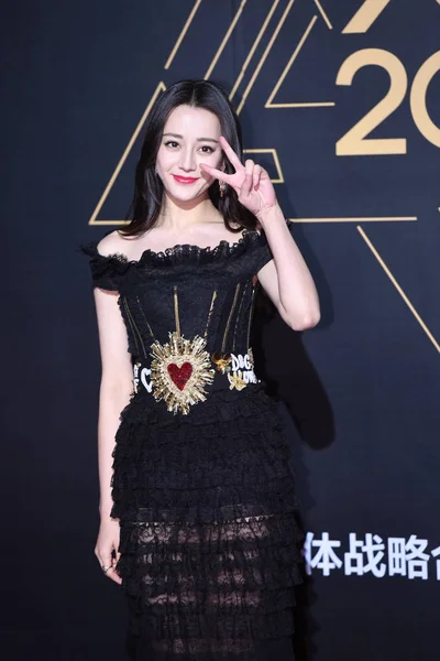 中国ウイグル女優 Dilraba ティリワルディに到着したレッド カーペット 2017 星賞のため Com Tencent 中国でのオンライン ビデオ部門で — ストック写真