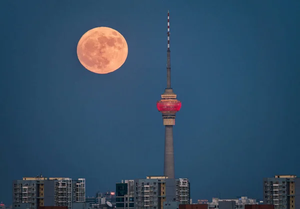 Supermoon 하늘에서 베이징 중국에 2017 — 스톡 사진