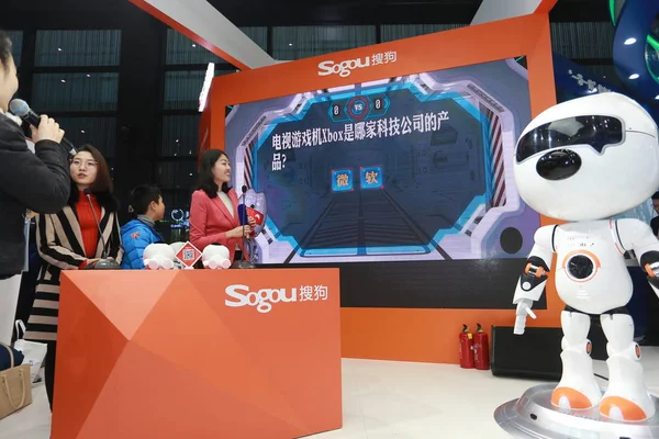 Sougou Wangzai Robot Competing Humans Quiz Stand Chinese Internet Search — Stock Photo, Image