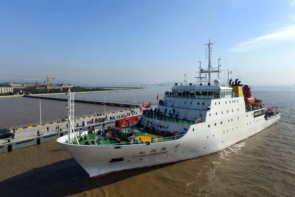 Buque Oceanográfico Chino Xiangyanghong Sale Puerto Para 49ª Expedición Oceánica —  Fotos de Stock