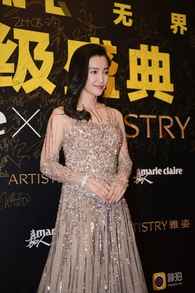 中国女演员李冰冰于2017年12月7日在中国北京举行的2017年玛丽 克莱尔风格中国艺术晚会上登上红地毯 — 图库照片