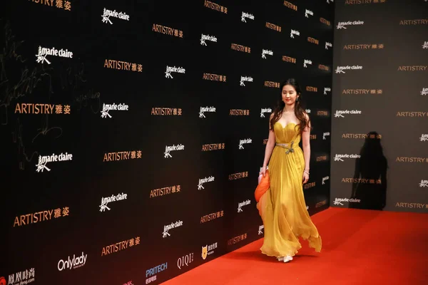 Actriz China Liu Yifei Llega Alfombra Roja Para 2017 Marie — Foto de Stock