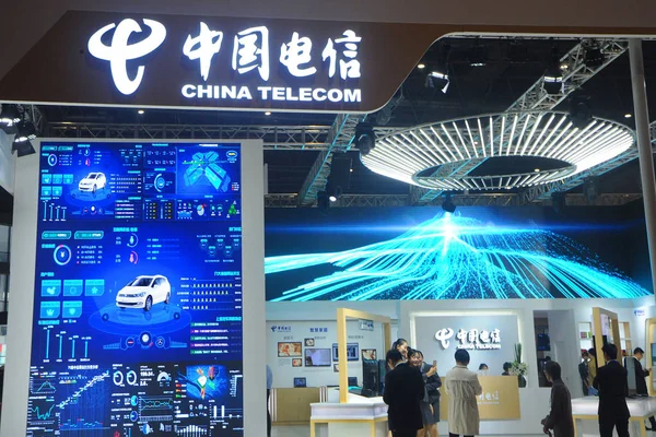 Pessoas Visitam Estande China Telecom Durante Xix Feira Internacional Indústria — Fotografia de Stock
