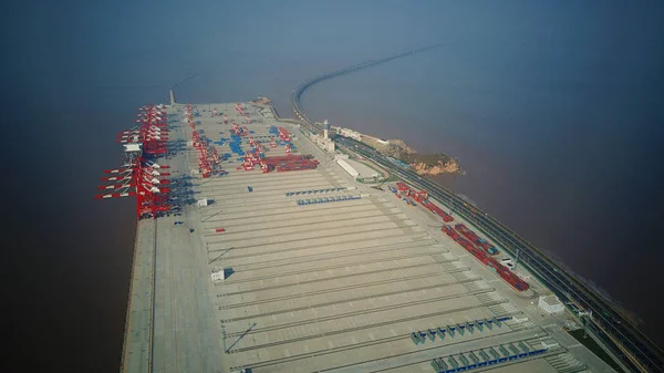 Aerial view of containers at the fourth phase of the Yangshan Deep-Water Port, the world's largest automated cargo wharf to start trial operation, in Shanghai, China, 6 December 2017 — Stock Image Aerial View Containers Fourth Phase Yangshan Deep Water Port World Stock Photo