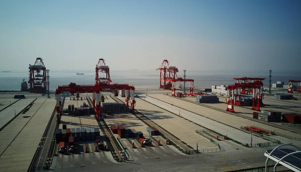 Aerial view of containers at the fourth phase of the Yangshan Deep-Water Port, the world's largest automated cargo wharf to start trial operation, in Shanghai, China, 6 December 2017 — Stock Image Aerial View Containers Fourth Phase Yangshan Deep Water Port World Stock Image