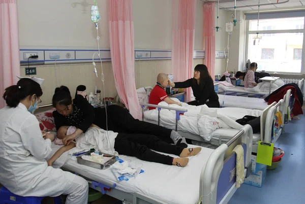 Year Old Donna Cinese Meng Xianglan Diagnosticata Con Anemia Aplastica — Foto Stock