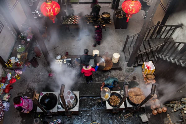 Szakácsok Készít Ételeket Egy Hosszú Asztal Bankett Ningguo Megyében Xuancheng — Stock Fotó