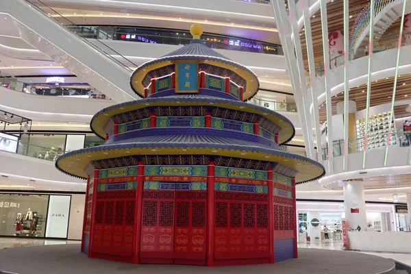 Metrowy Repliki Temple Heaven Jest Wyświetlaczu Centrum Handlowym Chengdu Miasta — Zdjęcie stockowe