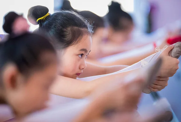 Китайские Девушки Посещают Уроки Танцев Время Зимних Каникул Городе Хоххот — стоковое фото