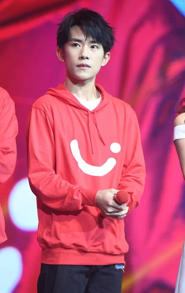 Jackson Yee Eller Yangqianxi Kinesisk Pojke Gruppen Tfboys Fest För — Stockfoto